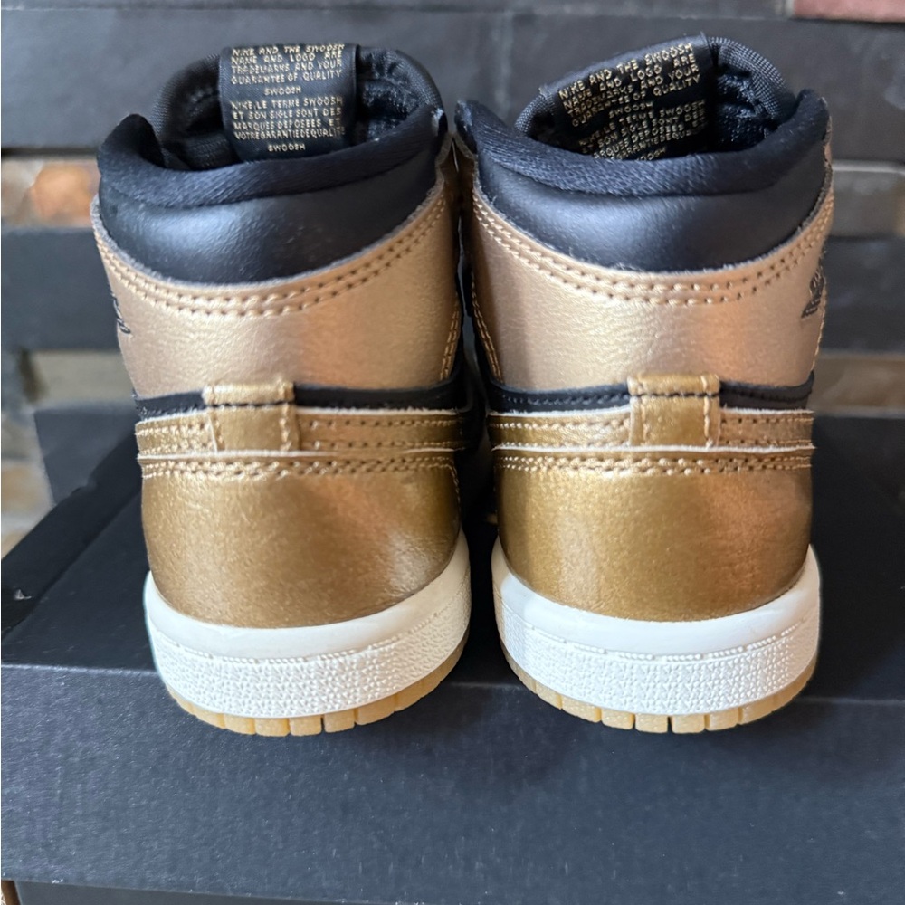 Jordan 1 Retro High OG Black Metallic Gold Size 8c FD1413 071 New FAST SHIPPING - Picture 6 of 7